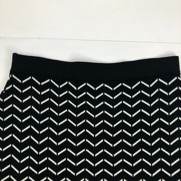 Olive & Oak Chevron Knit Mini Skirt Sz. S - Picture 5 of 8